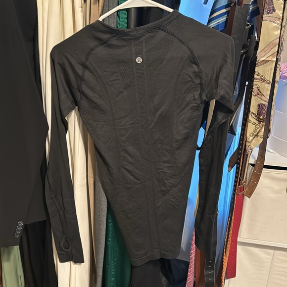 Lululemon top - Picture 2 of 2